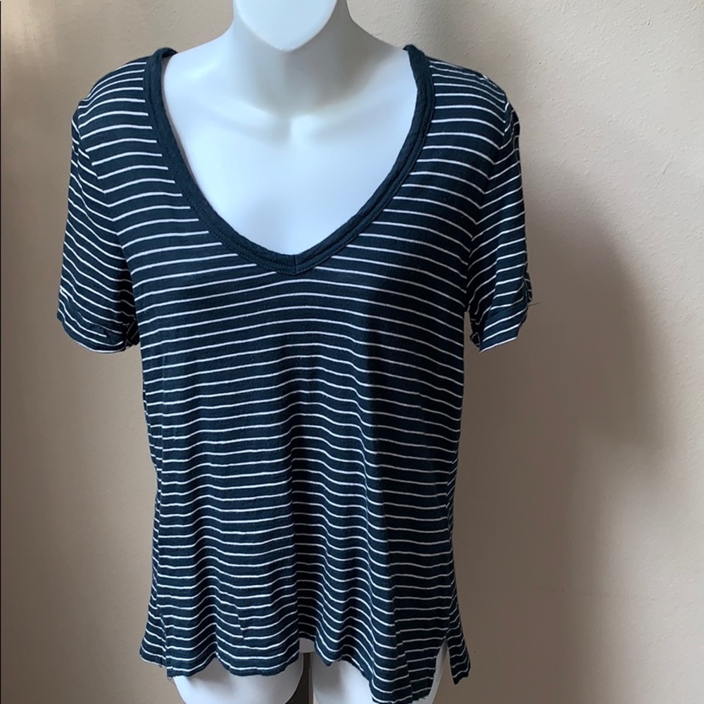 Banana Republic V neck t-shirt Medium